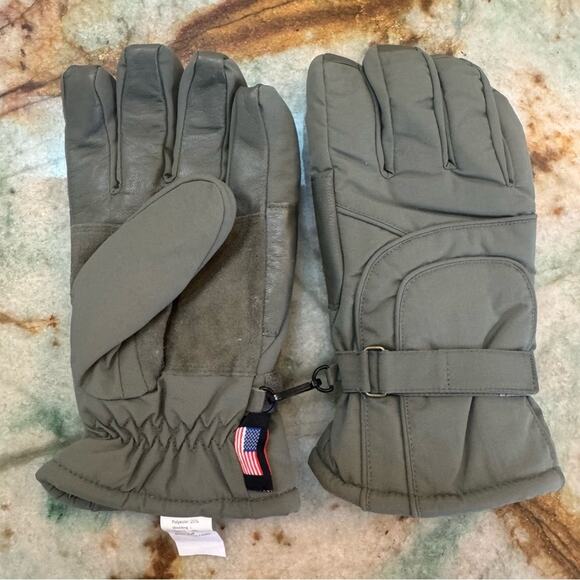 Green Winter Gloves with 150 GRM Thinsulate Unisex Warm Winter Fleece Size M - Picture 1 of 5